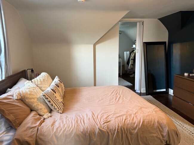 Building Photo - Charming 3 bedroom 1.5 bath in Amherst :