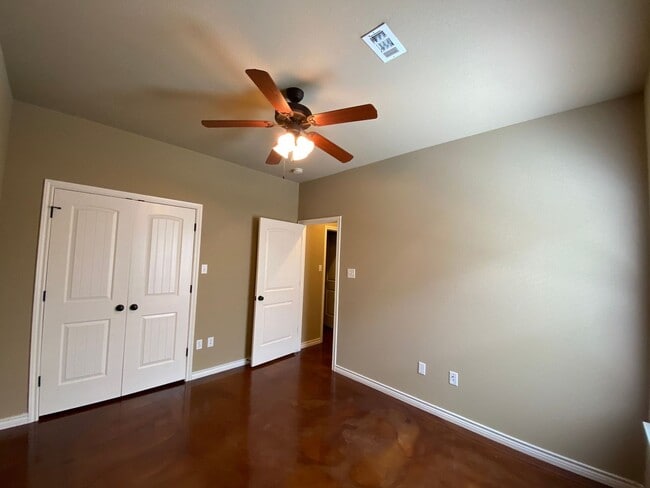 Building Photo - 3032 Silver Saddle Dr