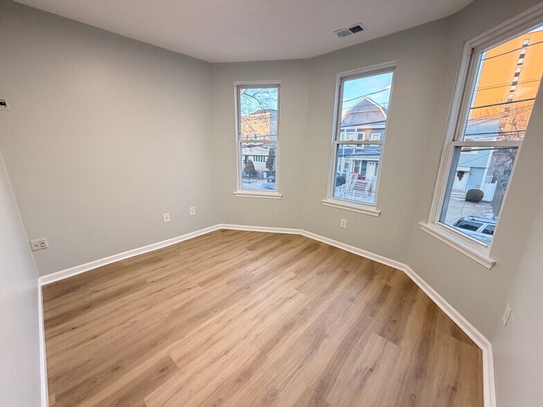 Building Photo - 115 Winfield Ave