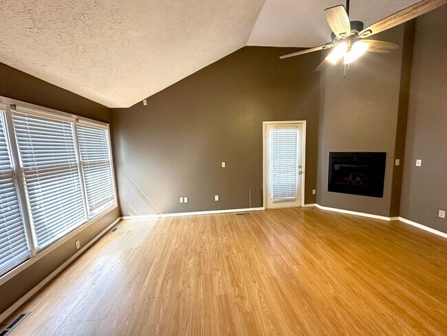 Building Photo - S0261-MF2