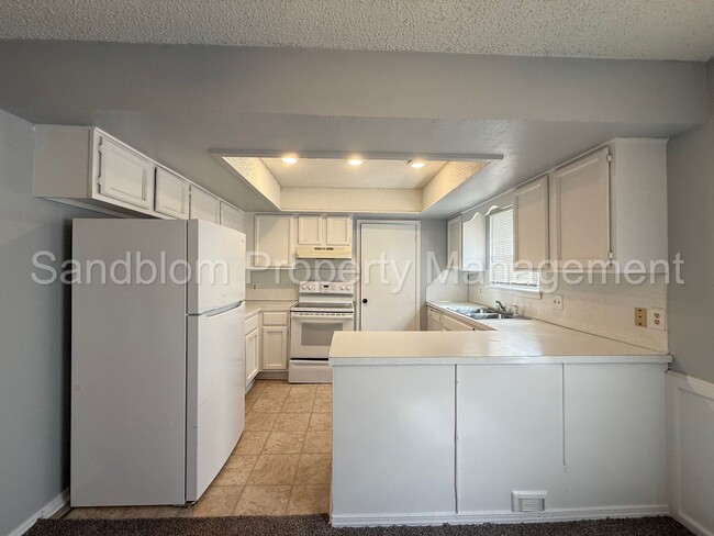 Building Photo - For Lease | Midtown Duplex | $1050 Rent