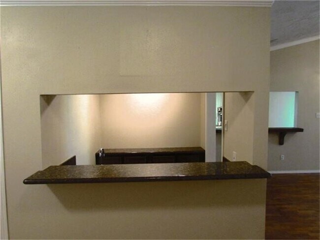 Building Photo - 2212 S Belmont Dr