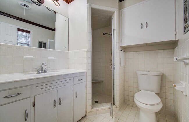 Building Photo - 1722 Front St