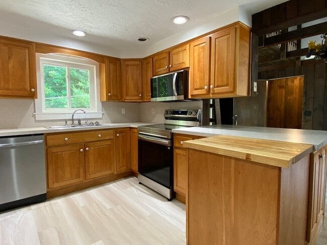 Building Photo - 30 Beechmont St
