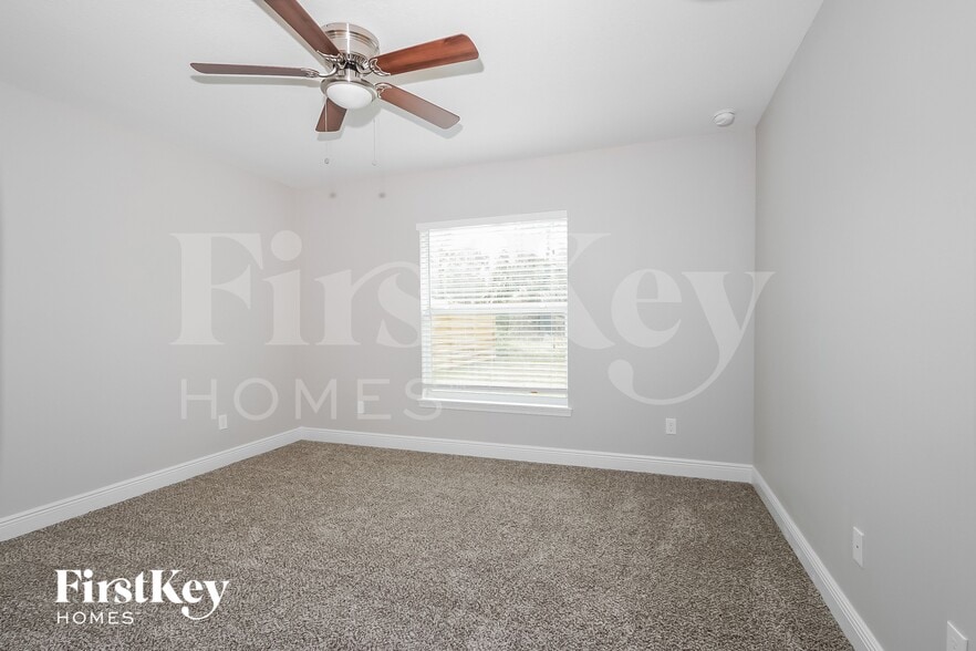 Building Photo - 2365 SW Webster Ln