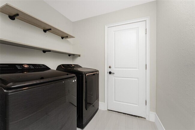 Building Photo - 22497 Vale Ave