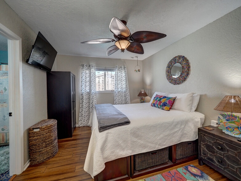 Building Photo - 15209 Leeward Dr