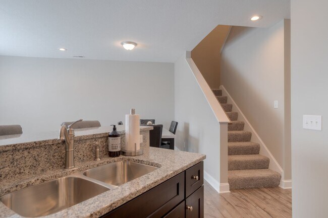 Building Photo - 91 E Main St