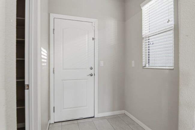 Building Photo - 3158 Molinos Dr