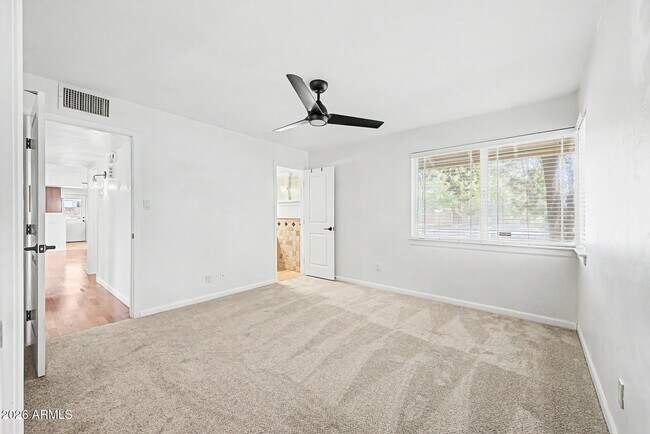 Building Photo - 6108 N 11th Ave