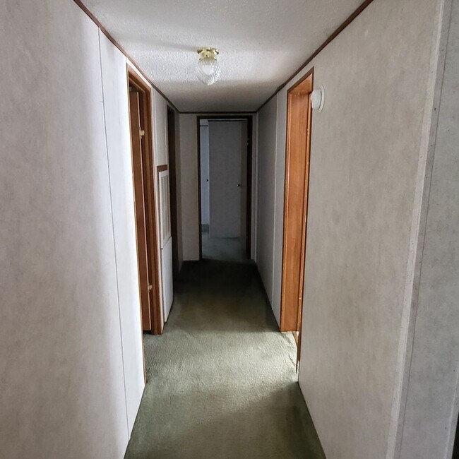 Building Photo - 710 Blue Bird Dr