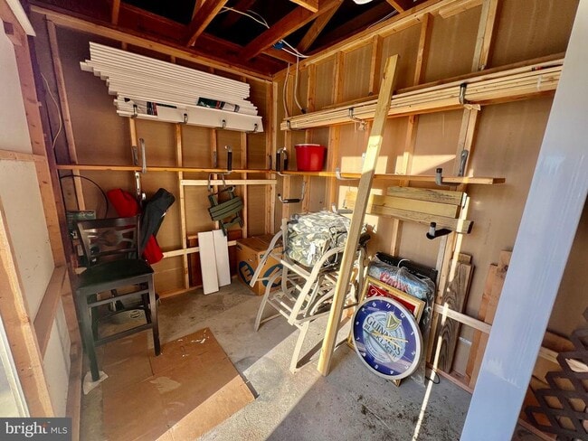 Building Photo - 16 Schoolhouse Dr