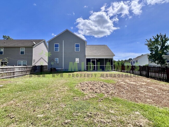 Building Photo - 492 Denman Loop