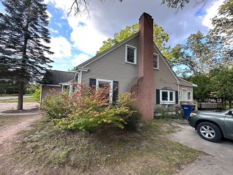 Building Photo - 917 S Division St