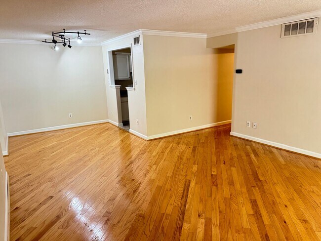 Building Photo - 5005 Wingate Way