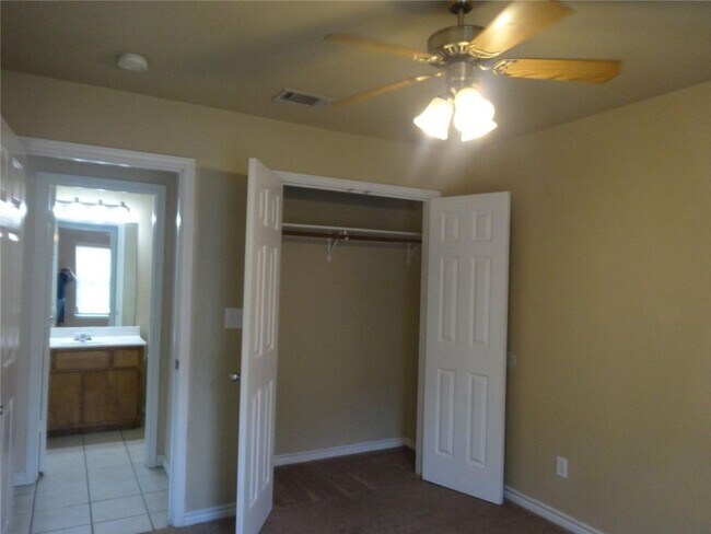 Building Photo - 107 Yegua Cir