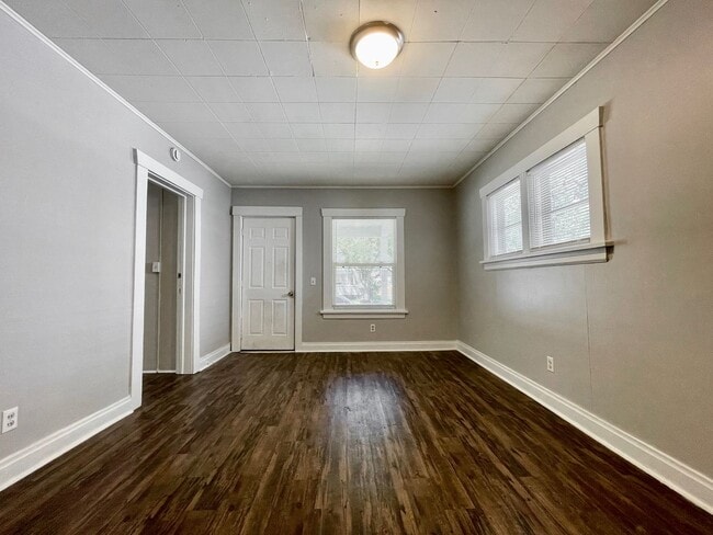 Building Photo - 901 Emerson Ave