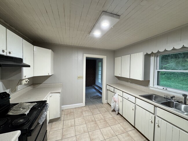 Building Photo - 3507 US-421