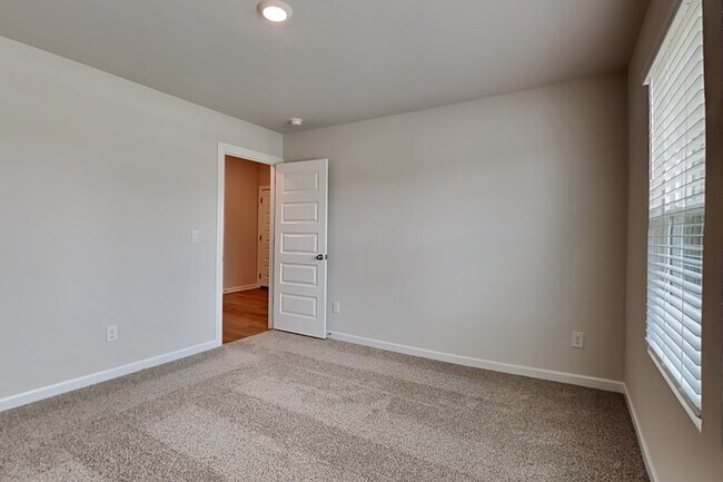 Building Photo - 2921 Ember Dr