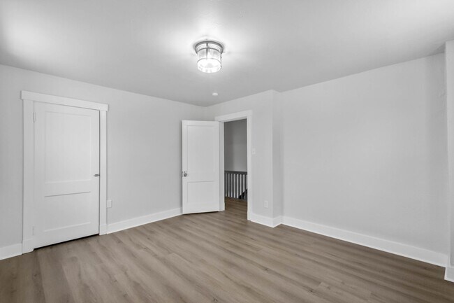 Building Photo - Renovated 3 bedroom home available NOW!