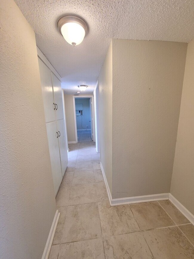 Building Photo - 331 Emory Dr