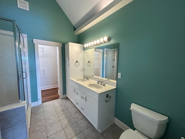 Building Photo - Central AVL - Custom Built, Made for Enter...