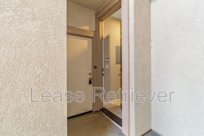 Building Photo - 265 S Sonrisa St