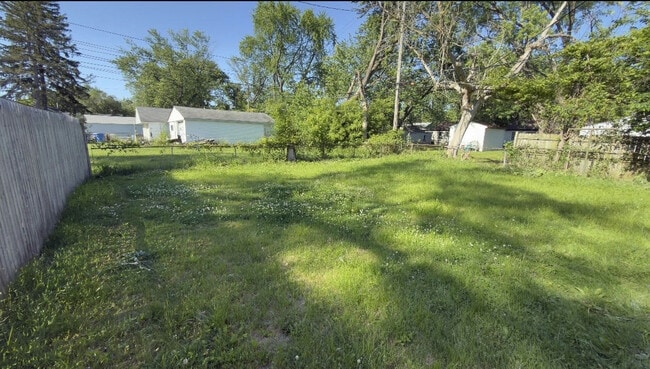 Building Photo - 14469 Hendricks Ave
