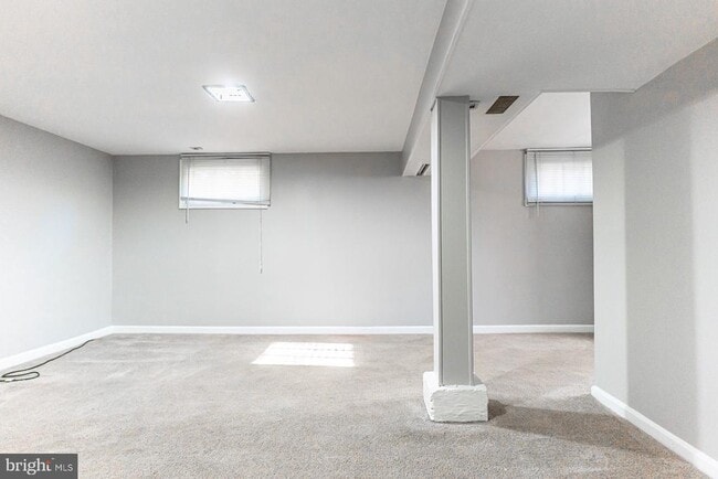 Building Photo - 2759 W George Mason Rd