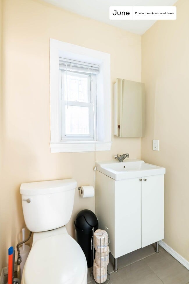 Building Photo - Room in Shared 8 bed/3.5 bath home