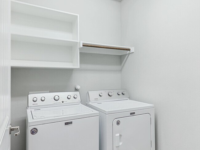 Wash room, washer and dry to stay if desired. - 836 Caliente Pass
