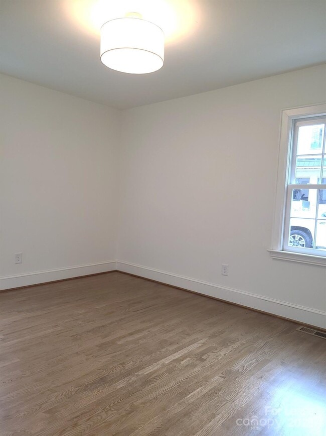 Building Photo - 2114 Brandon Cir