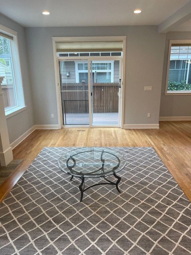 Building Photo - Spacious 3BD/2.5BTH Available for Lease in...
