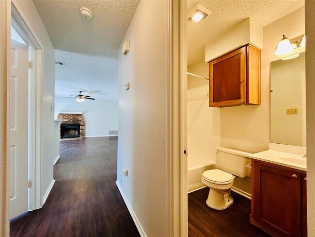 Building Photo - 9303 Kempler Dr