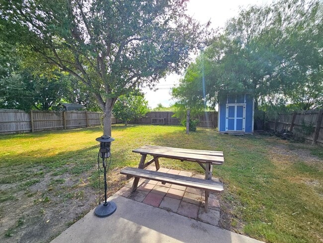 Building Photo - Cozy 3 Bed/2Bath/1Gar House