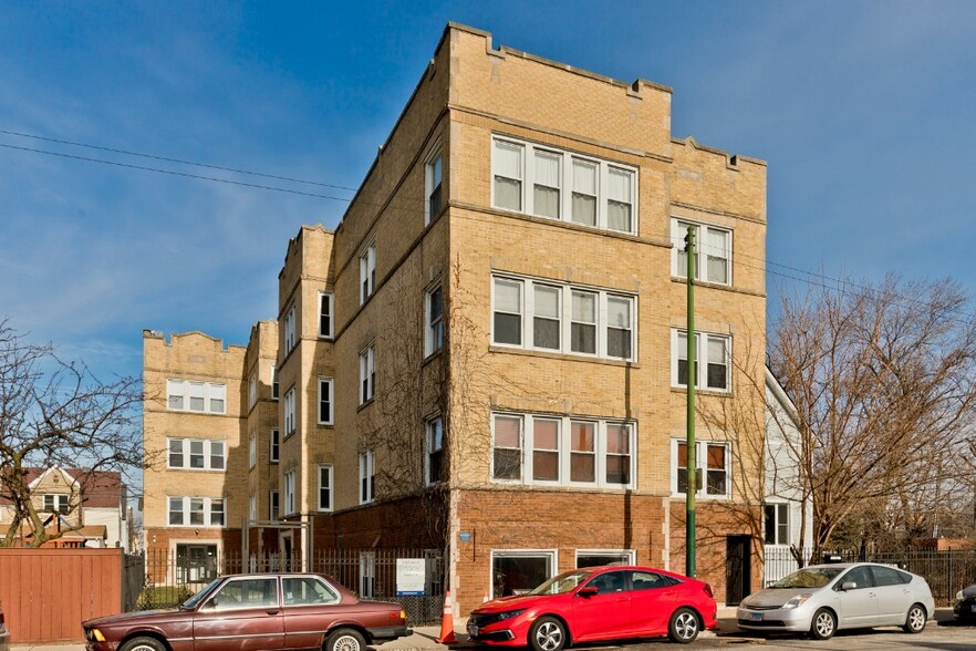 Building Photo - 3040 W Diversey Ave