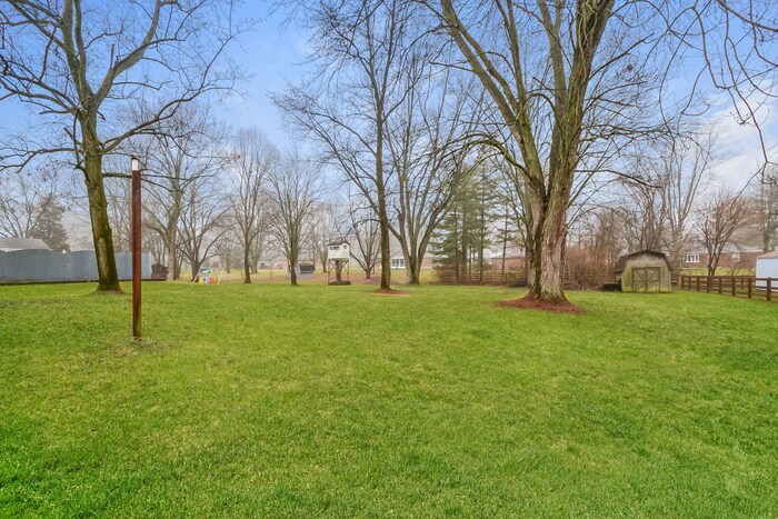 Building Photo - 8505 Goldfinch Way