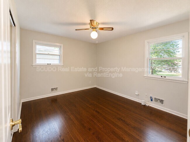 Building Photo - 8806 Crescent Ave