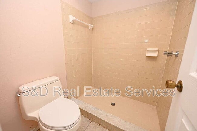 Building Photo - 1018 Sunshine Way SW