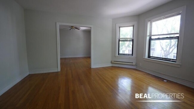 Building Photo - 2 bedroom in CHICAGO IL 60657