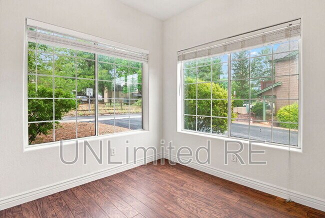 Building Photo - 3272 S Litzler Dr