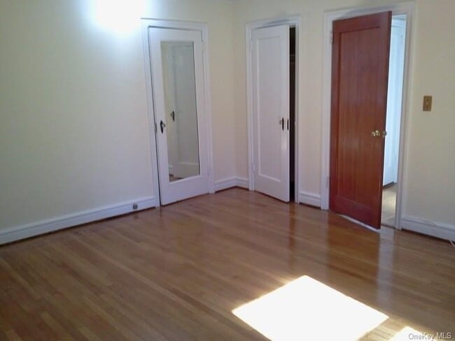 Building Photo - 14 N Chatsworth Ave