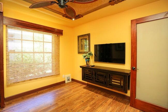 Building Photo - **TROPICAL PARADISE**3BEDS/2BATH POOL HOME...