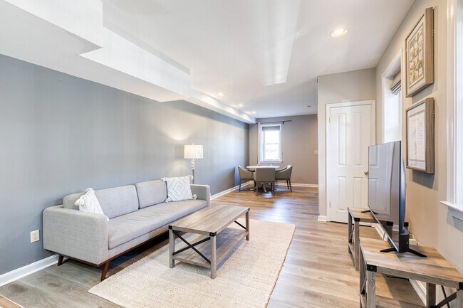 Building Photo - 447 Gittings St