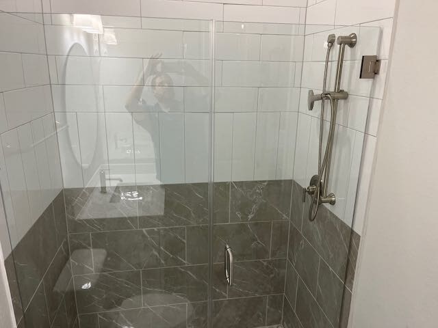 Luxurious walk in shower - 9312 Apogee Blvd