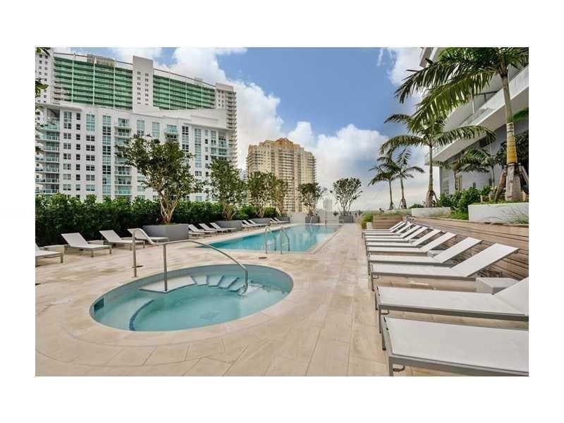 Building Photo - 1300 Brickell Bay Dr