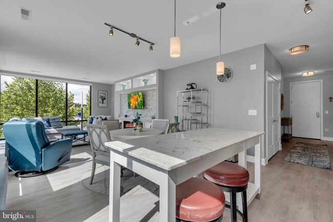 Building Photo - 145 Riverhaven Dr