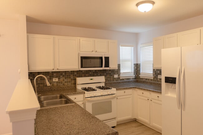 Building Photo - 2311 Carpenter Ave