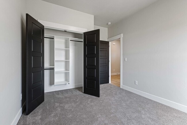 Building Photo - AWESOME 3 Bed 2 Bath Twin home in Sugar city