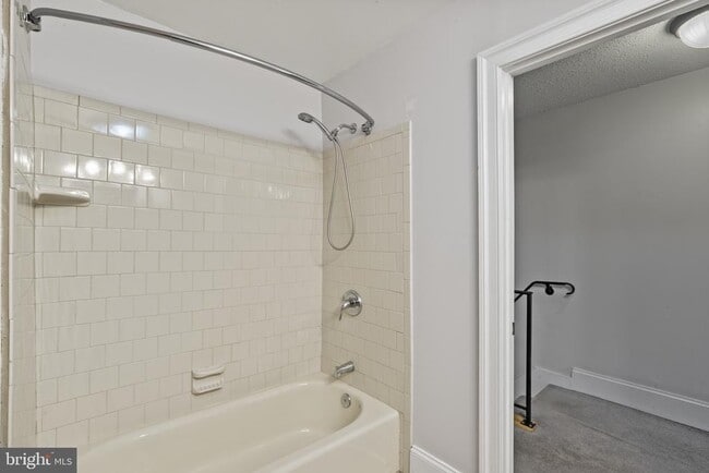 Building Photo - 250 S Highland Ave